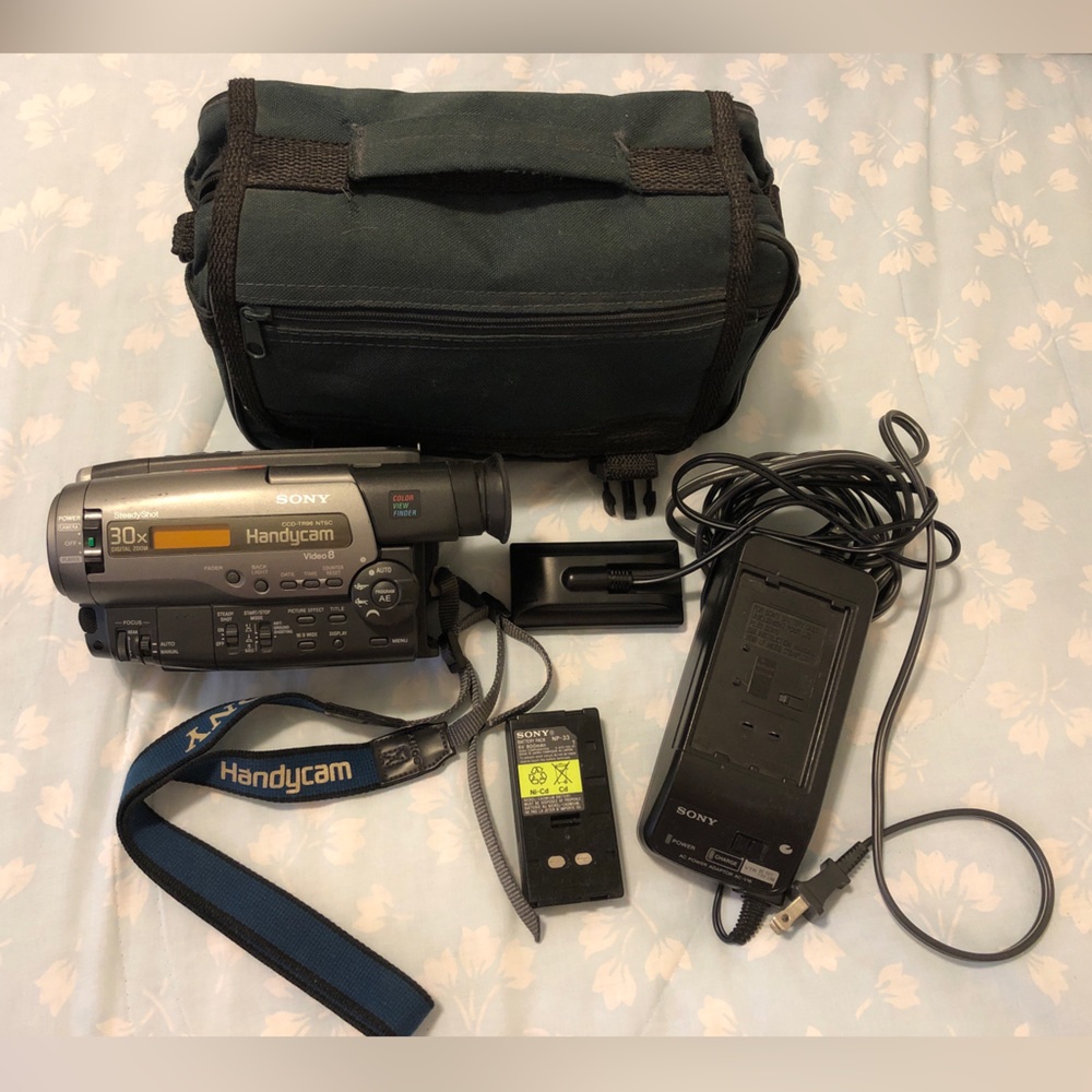 SONY HANDYCAM CCD-TR96 VIDEO 8MM ANALOG CAMCORDER -sell As Is/ for parts